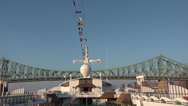 Στον Καναδά. Μόντρεαλ. Η γέφυρα του ποταμού St. Lawrence. — Αρχείο Βίντεο