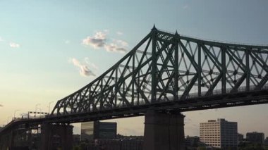 Kanada Montreal 'de. Nehirden şehrin manzarası