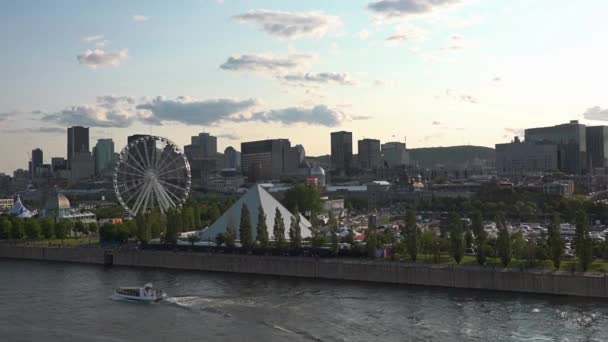 Kanada Montreal. Utsikt över staden från floden — Stockvideo