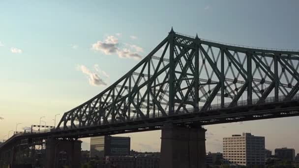 Kanada Montreal. Blick auf die Stadt vom Fluss aus — Stockvideo