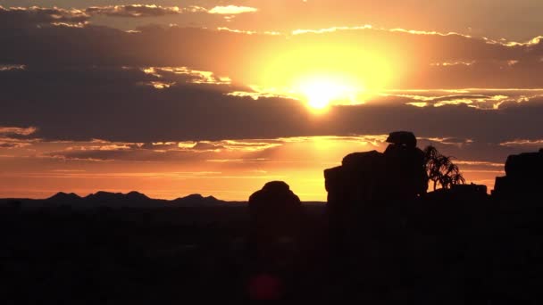 ケニア。アフリカの砂漠の夕日. — ストック動画