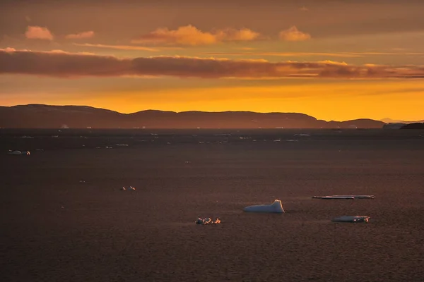 Iceberg alla deriva. Riscaldamento globale. Cambiamento climatico. Antartide, Artico. Groenlandia — Foto Stock