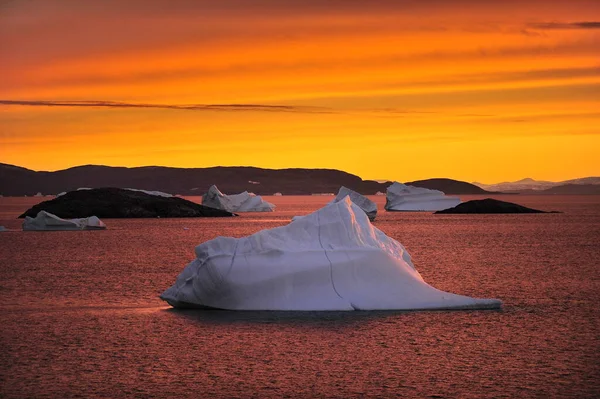 Lítající ledovce. Globální oteplování. Změna klimatu. Antarktida, Arktida. Grónsko — Stock fotografie