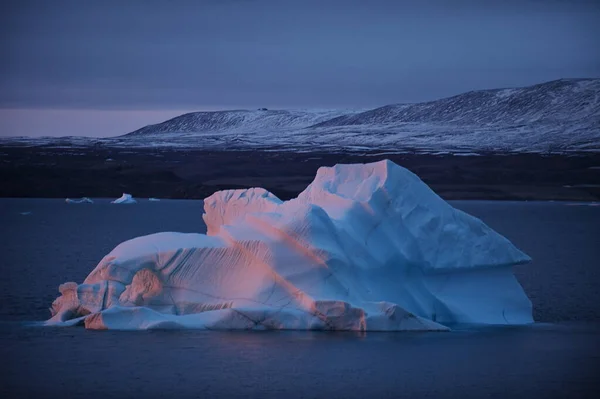 Icebergs a la deriva. El calentamiento global. Cambio climático. Antártida, Ártico. Groenlandia —  Fotos de Stock