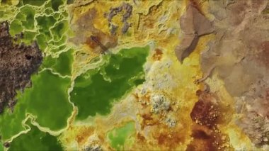 Etiyopya. Dallol volkanik kraterinin soyut desenleri üzerinde uçmak, gerçeküstü doğal manzara..