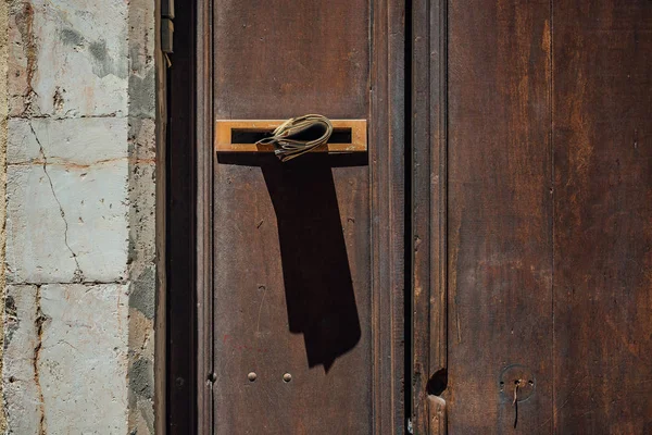 Buzón Montado Puerta Con Periódico —  Fotos de Stock