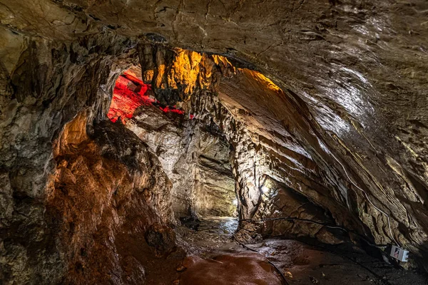 Rusia Sochi Vorontsovskie Cuevas Agosto 2020 Paso Estrecho Con Iluminación — Foto de Stock