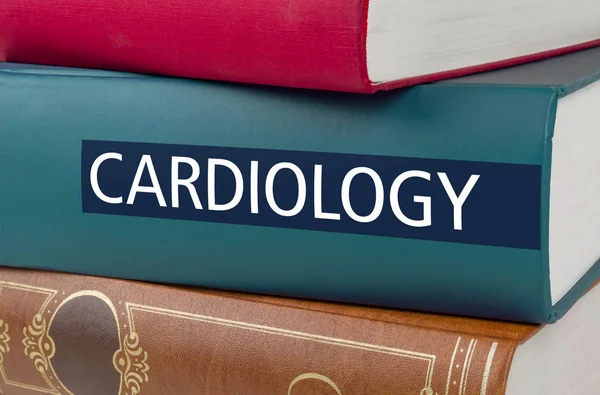 Ένα Βιβλίο Τον Τίτλο Καρδιολογίας Γραμμένο Στην Σπονδυλική Στήλη — Φωτογραφία Αρχείου