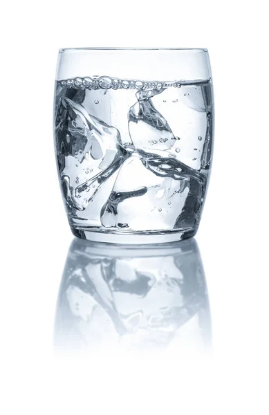 Cristal Con Agua Cubitos Hielo —  Fotos de Stock