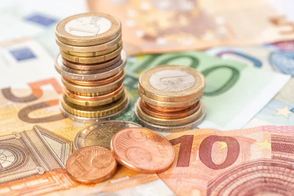 Stapels Munten Euro Biljetten — Stockfoto