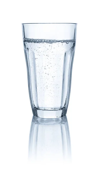 Erfrischendes Glas Wasser — Stockfoto