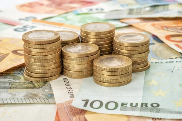 Pilhas Moedas Com Notas Euro — Fotografia de Stock