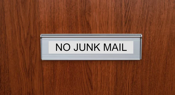 A letterbox with the label No junk mail — Stock Photo, Image