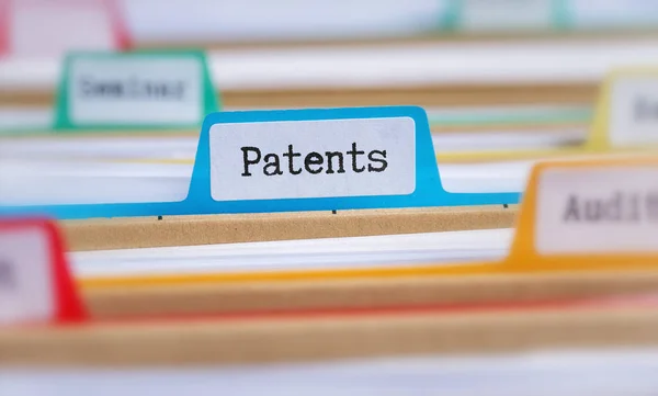 Pastas de arquivos com uma guia Patentes rotuladas — Fotografia de Stock