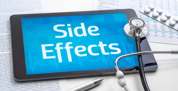 The word Side Effects on the display of a tablet — Stock Photo, Image