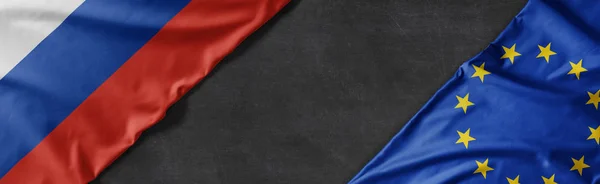 Bandeiras da Rússia e da União Europeia com espaço de cópia — Fotografia de Stock