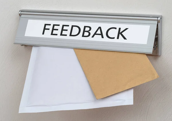 En brevlåda med etiketten feedback — Stockfoto