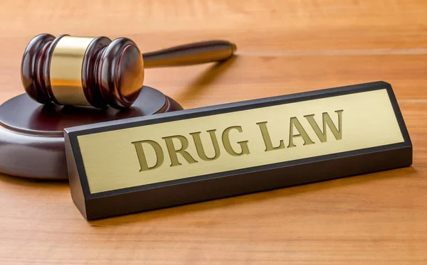 A gavel and a name plate with the engraving Drug law — Stock Photo, Image