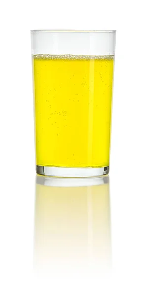 Vidro preenchido com um refrigerante laranja — Fotografia de Stock