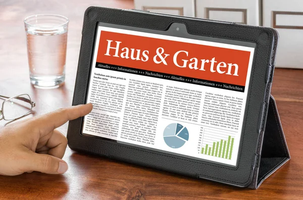 Ein Tablet Computer Auf Dem Schreibtisch Haus Und Garten Haus — Stockfoto