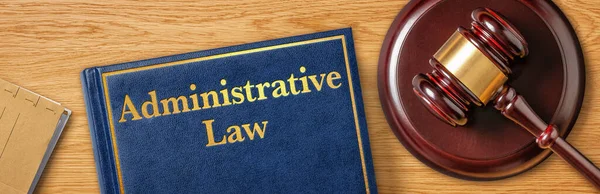 Een Hamer Met Een Wetboek Administrive Law — Stockfoto
