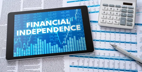 Una Tableta Con Documentos Financieros Independencia Financiera — Foto de Stock