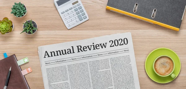 Jornal Uma Mesa Com Título Anual Revisão 2020 — Fotografia de Stock