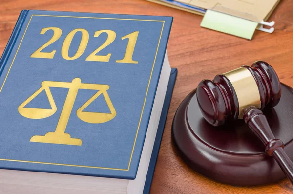 Law Book Gavel 2021 — Stock Photo, Image