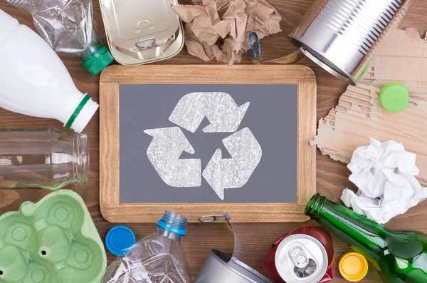 Reciclaje Basura Como Vidrio Plástico Metal Papel — Foto de Stock