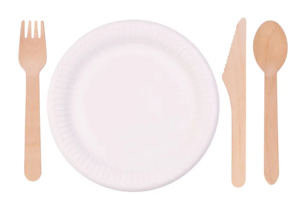 一次性纸盘和木制餐具隔离在白色背景 顶视图 — 图库照片