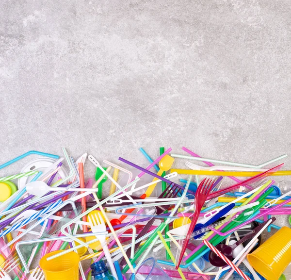 Oggetti Monouso Plastica Monouso Come Bottiglie Tazze Forchette Cucchiai Cannucce — Foto Stock