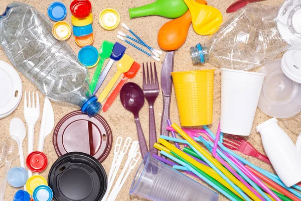Wegwerpbare Plastic Voorwerpen Voor Eenmalig Gebruik Zoals Flessen Bekers Vorken — Stockfoto