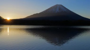 Mt.Fuji ve gündoğumu Gölü Shoji dan Japonya 01/04/2019