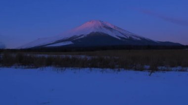 Kırmızı Mt. Fuji karlı manzara Nashigahara Yamanashi ili Japonya 2019/02/03 dan şafak