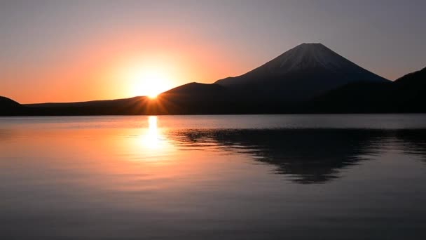 Fuji Och Soluppgången Från Sjön Motosu Japan Bred Vinkel 2019 — Stockvideo