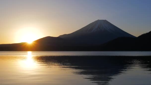 Fuji Mit Sonnenaufgang Vom See Motosu Japan Mp4 2019 — Stockvideo