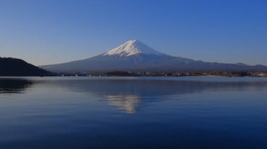 Mt.Fuji mavi gökyüzü göl Kawaguchi Japonya ile 2018/03/09