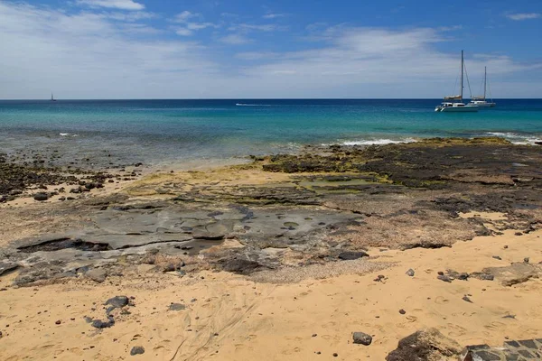 Vacker Kustlinje Över Atlanten Med Segelbåtar Morro Jable Fuerteventura Kanarieöarna — Stockfoto