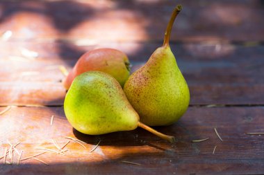 Taze organik armut rustik ahşap tablo
