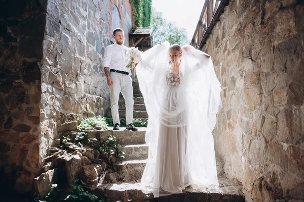 Beautiful Bride Handsome Groom Stairs Ancient Building Old Town — Stock Photo, Image