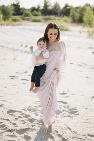 Attractive Mother Holding Little Son Beach — Stock Photo, Image