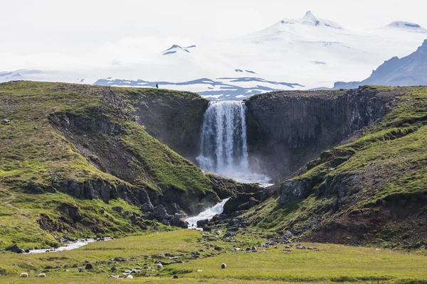 冰岛夏季 Olafsvik Kerlingarfoss 瀑布的景观 — 图库照片