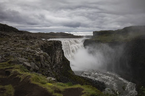 冰岛夏季 Hafragilsfoss 瀑布景观全景 — 图库照片