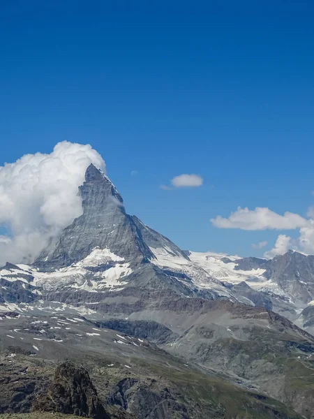 Luna Brillando Sobre Famoso Matterhorn Con Nubes Cielo Azul Suiza — Foto de Stock