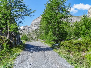 İsviçre, Europe Gemmi geçişte aracılığıyla yüksek dağ yolu üzerinde muhteşem manzara