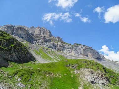 İsviçre, Europe Gemmi geçişte aracılığıyla yüksek dağ yolu üzerinde muhteşem manzara