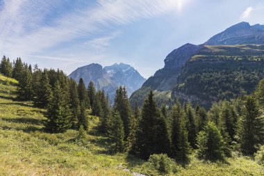 İsviçre, Europe Gemmi geçişte aracılığıyla yüksek dağ yolu üzerinde şaşırtıcı Hdr manzara