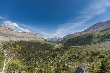 İsviçre, Europe Gemmi geçişte aracılığıyla yüksek dağ yolu üzerinde şaşırtıcı Hdr manzara
