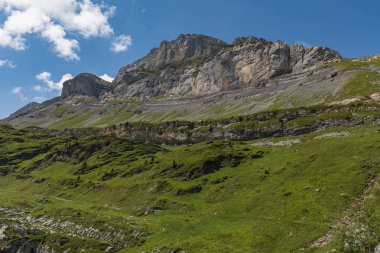 İsviçre, Europe Gemmi geçişte aracılığıyla yüksek dağ yolu üzerinde şaşırtıcı Hdr manzara