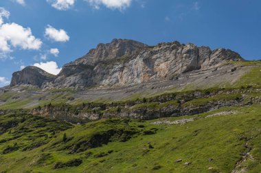 İsviçre, Europe Gemmi geçişte aracılığıyla yüksek dağ yolu üzerinde muhteşem manzara